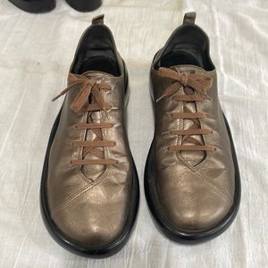 Robert Clergerie Metal look shoe